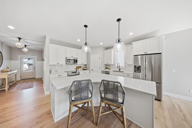 1584 Southpoint Drive, Hudson, WI 54016