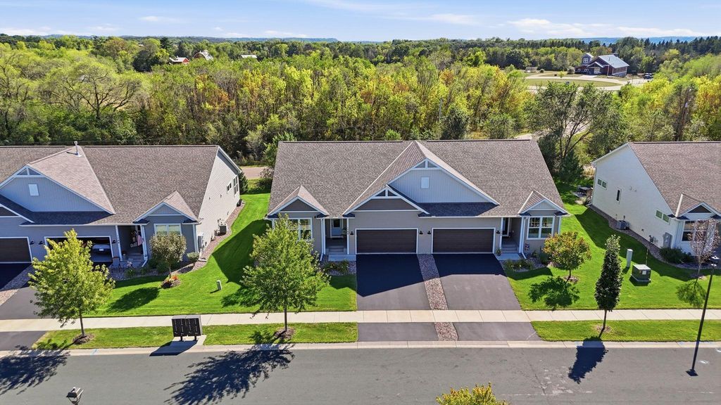 1584 Southpoint Drive, Hudson, WI 54016