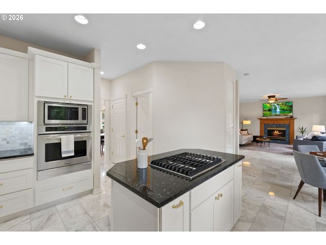 2975 Se CLEVELAND Dr, Gresham, OR 97080