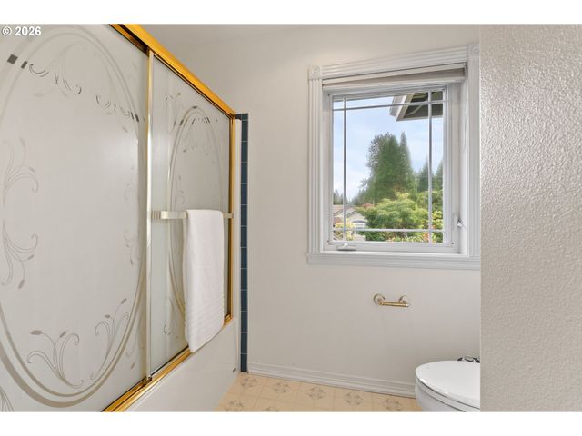 2975 Se CLEVELAND Dr, Gresham, OR 97080