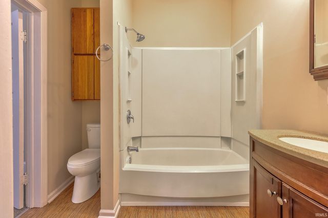 2043 E Riverside Drive, Evansville, IN 47714