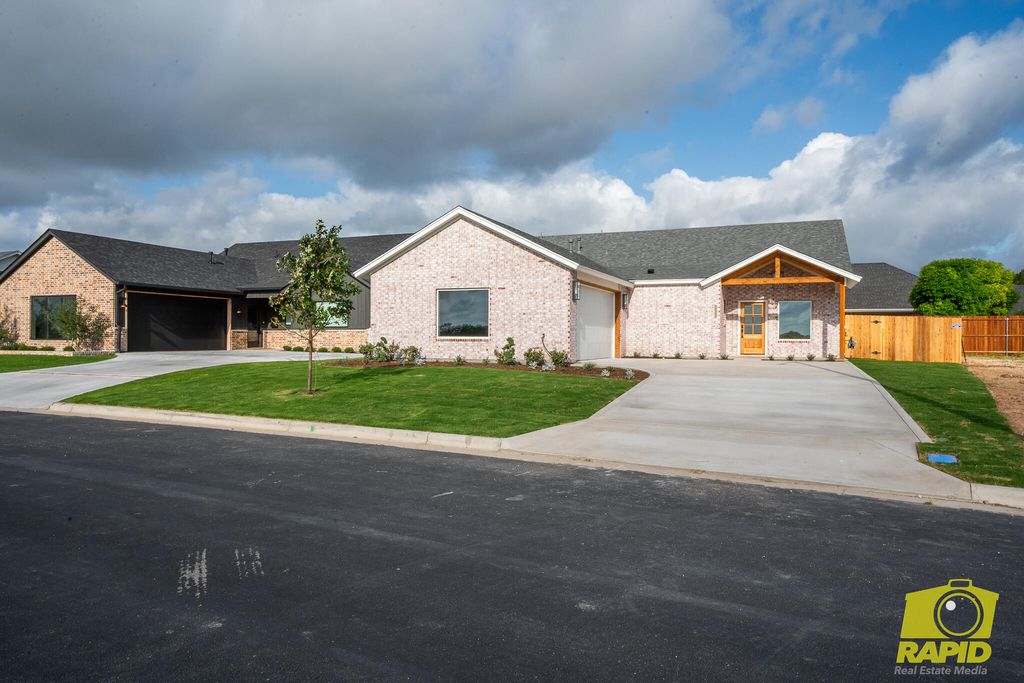 Image 1 of property listing at 5421 Riviera Lane, San Angelo, TX 76904