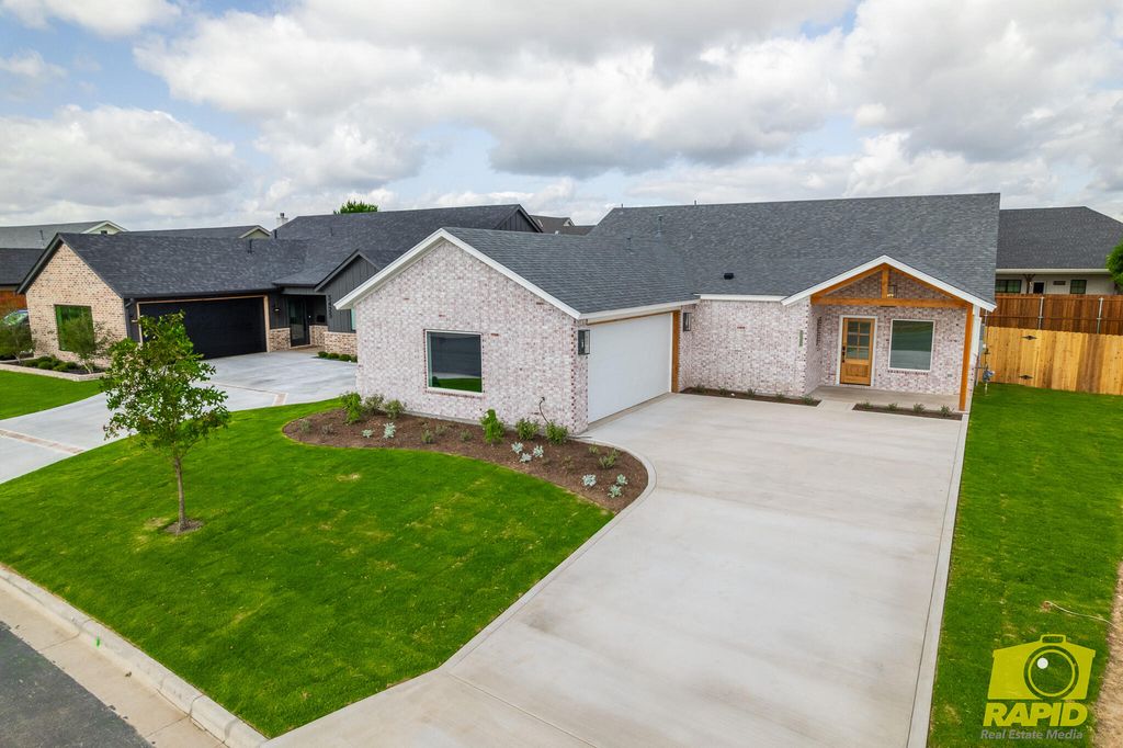 Image 2 of property listing at 5421 Riviera Lane, San Angelo, TX 76904