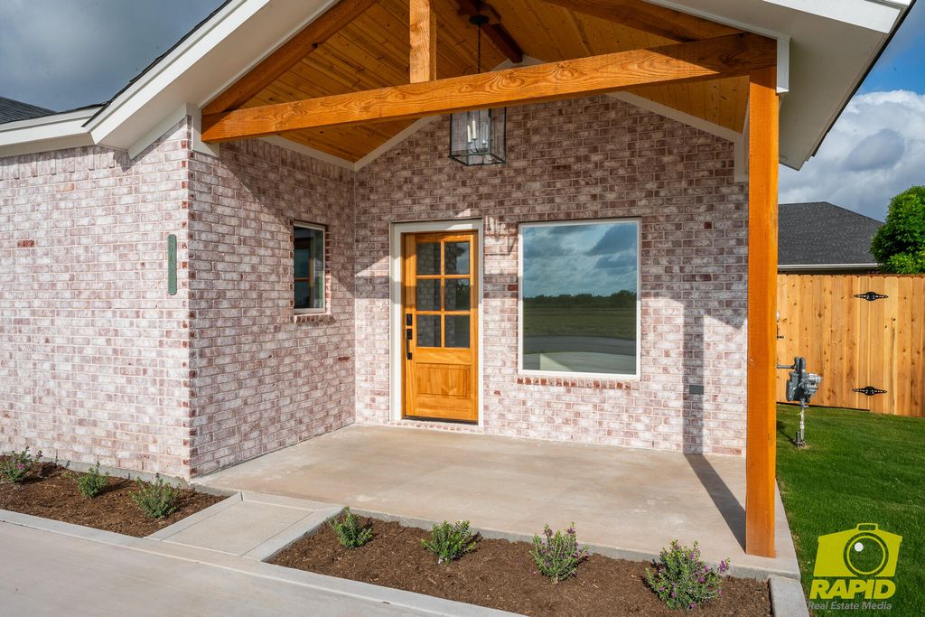 Image 7 of property listing at 5421 Riviera Lane, San Angelo, TX 76904