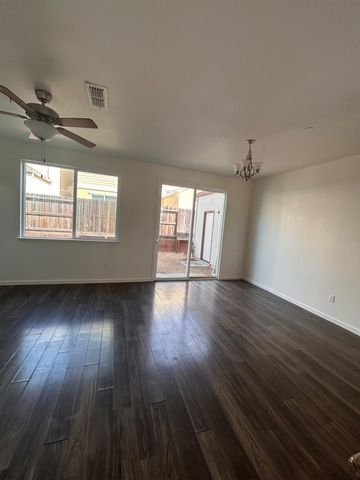 2432 Boxwood St, Sacramento, CA 95815