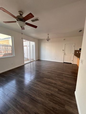 2432 Boxwood St, Sacramento, CA 95815