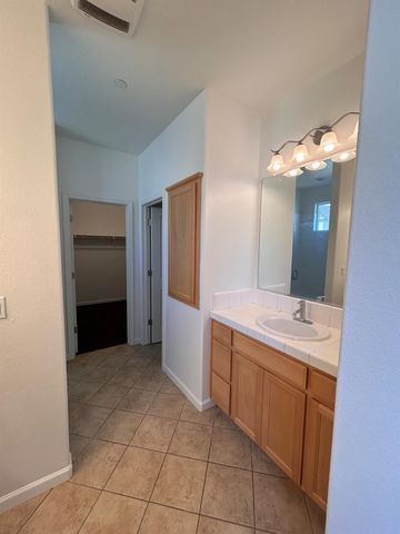 2432 Boxwood St, Sacramento, CA 95815