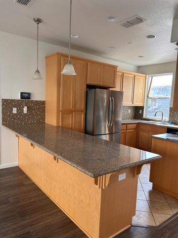 2432 Boxwood St, Sacramento, CA 95815