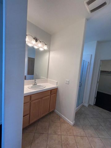 2432 Boxwood St, Sacramento, CA 95815