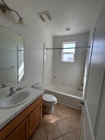 2432 Boxwood St, Sacramento, CA 95815