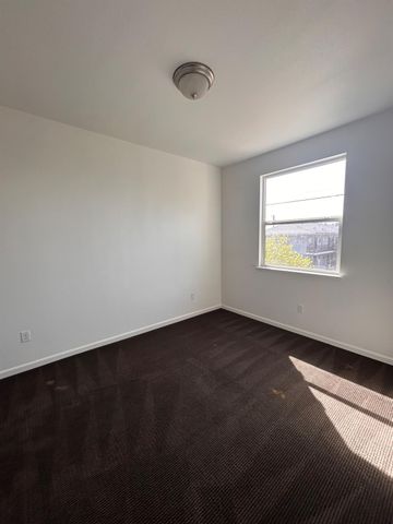 2432 Boxwood St, Sacramento, CA 95815