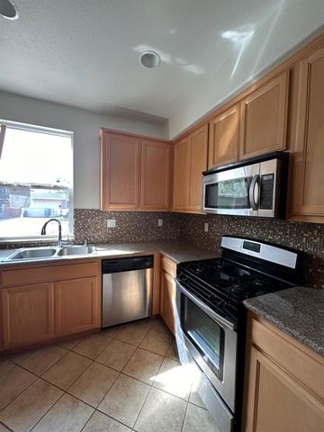 2432 Boxwood St, Sacramento, CA 95815