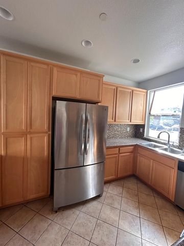 2432 Boxwood St, Sacramento, CA 95815