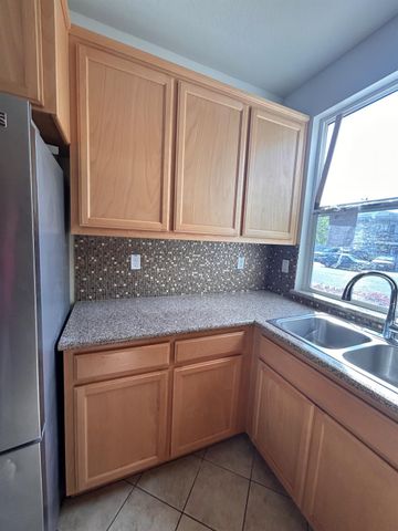 2432 Boxwood St, Sacramento, CA 95815