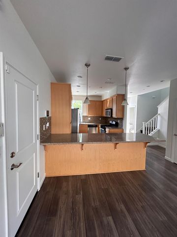 2432 Boxwood St, Sacramento, CA 95815