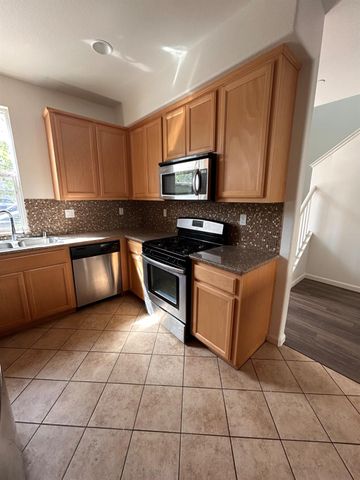 2432 Boxwood St, Sacramento, CA 95815