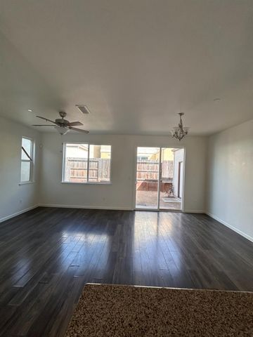 2432 Boxwood St, Sacramento, CA 95815