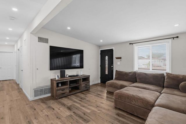 1127 Hemlock Ave, Imperial Beach, CA 91932
