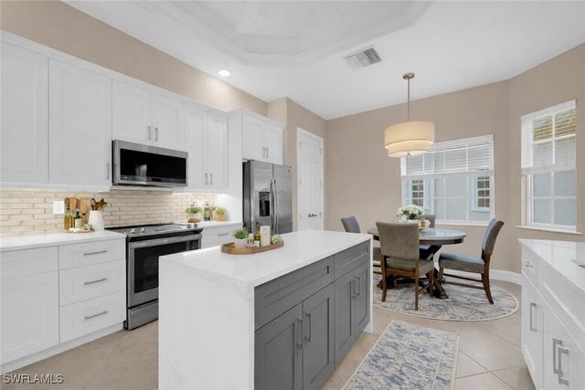 7116 Lemuria CIR 403, Naples, FL 34109