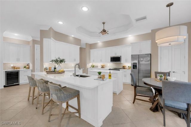 7116 Lemuria CIR 403, Naples, FL 34109