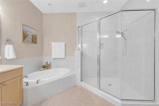 7116 Lemuria CIR 403, Naples, FL 34109