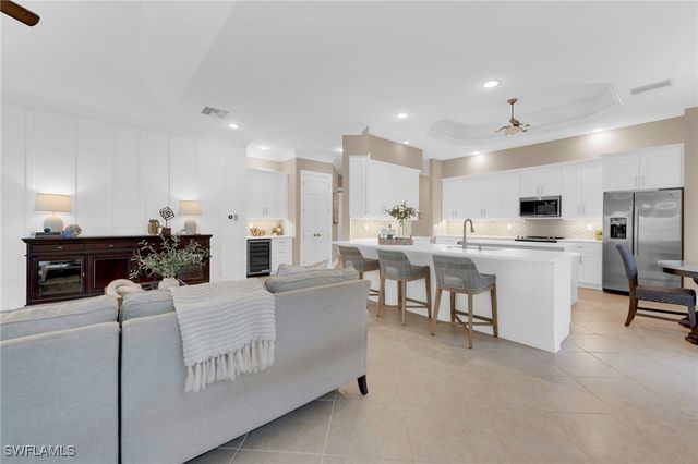 7116 Lemuria CIR 403, Naples, FL 34109