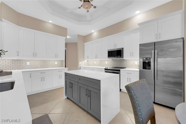 7116 Lemuria CIR 403, Naples, FL 34109