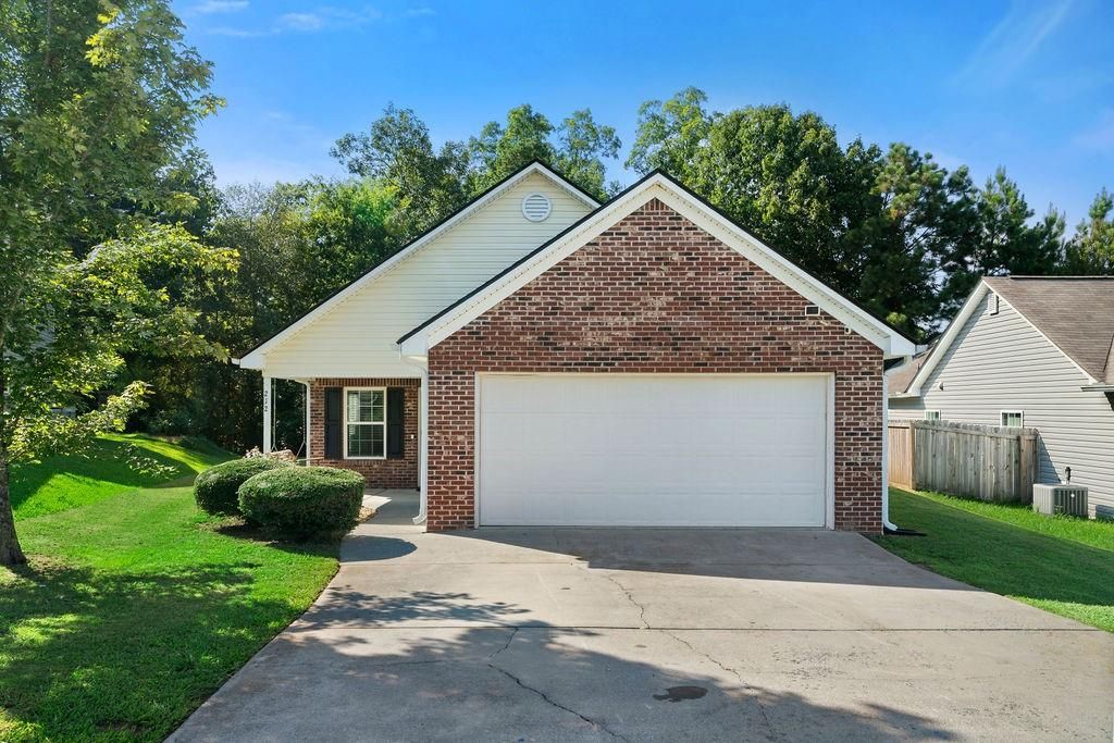 212 Louise Lane, Calhoun, GA 30701
