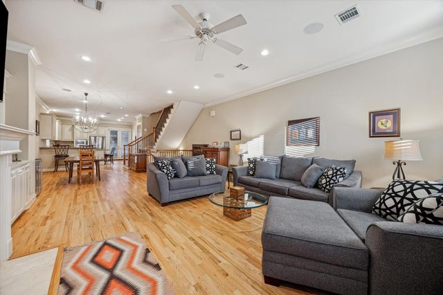 303 Birdsall Street A, Houston, TX 77007