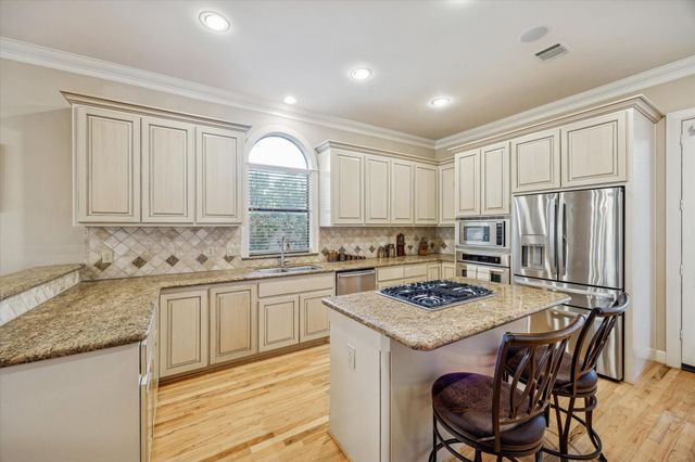 303 Birdsall Street A, Houston, TX 77007