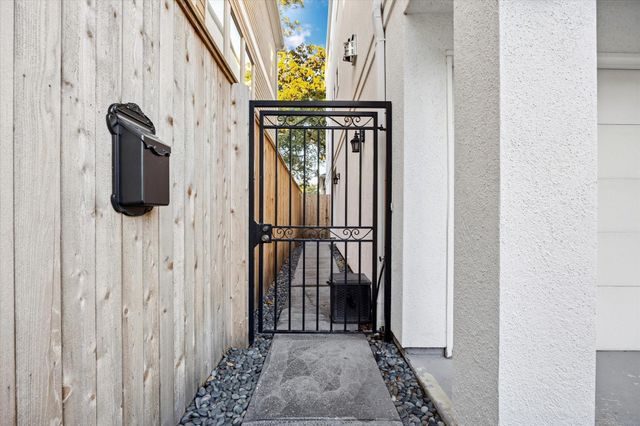 303 Birdsall Street A, Houston, TX 77007