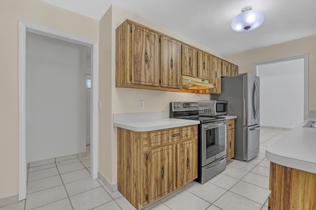 11078 Oak Way Circle, Palm Beach Gardens, FL 33410