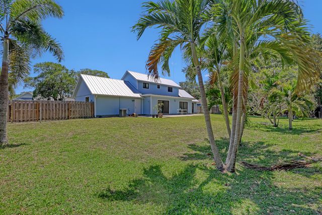 11078 Oak Way Circle, Palm Beach Gardens, FL 33410