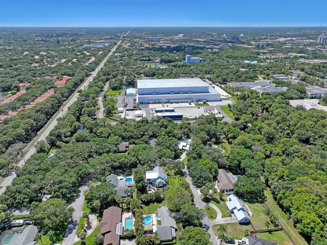 11078 Oak Way Circle, Palm Beach Gardens, FL 33410