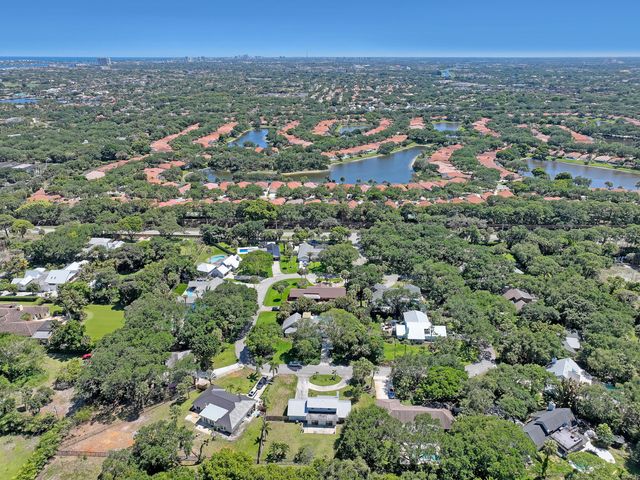 11078 Oak Way Circle, Palm Beach Gardens, FL 33410