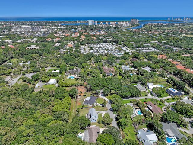 11078 Oak Way Circle, Palm Beach Gardens, FL 33410