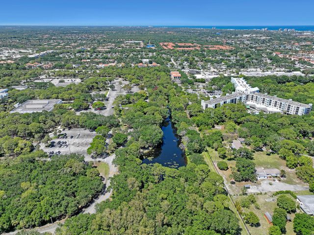 11078 Oak Way Circle, Palm Beach Gardens, FL 33410