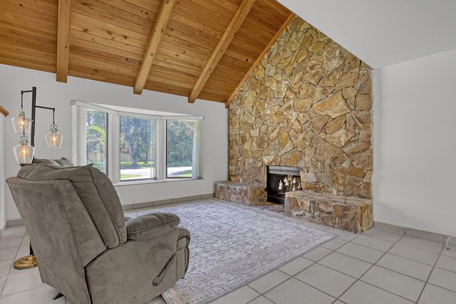 11078 Oak Way Circle, Palm Beach Gardens, FL 33410