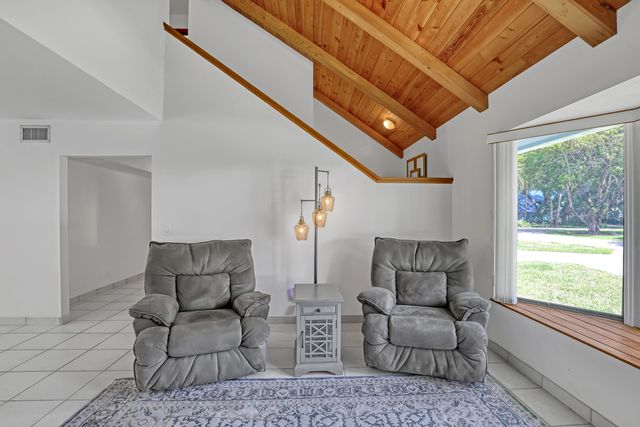 11078 Oak Way Circle, Palm Beach Gardens, FL 33410