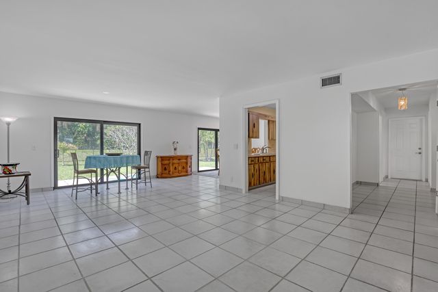 11078 Oak Way Circle, Palm Beach Gardens, FL 33410