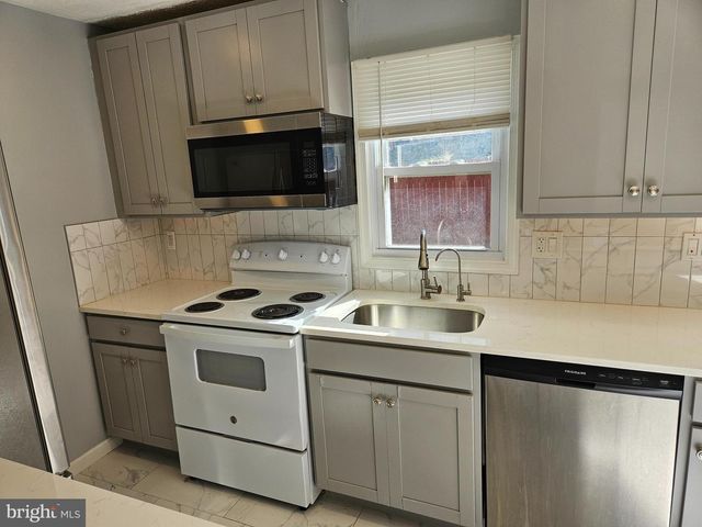 1717 VARSITY DR, Woodbridge, VA 22191