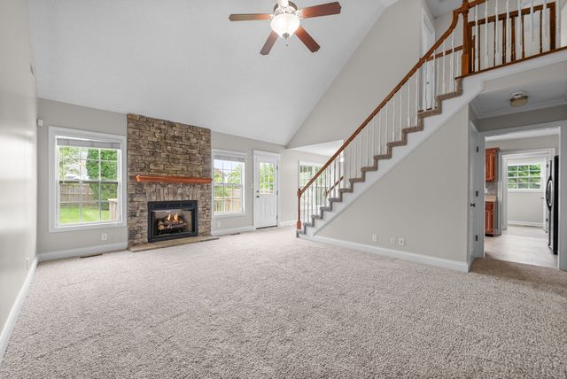 706 Shamrock Ct, Clarksville, TN 37043
