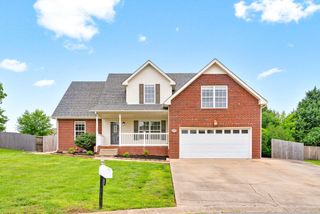 706 Shamrock Ct, Clarksville, TN 37043