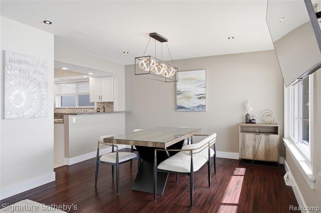 2497 W Walton Boulevard, Waterford, MI 48329