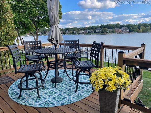 2497 W Walton Boulevard, Waterford, MI 48329