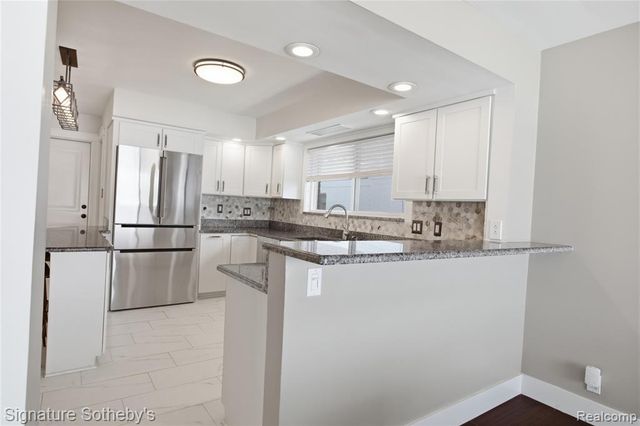 2497 W Walton Boulevard, Waterford, MI 48329