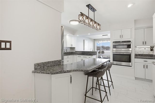 2497 W Walton Boulevard, Waterford, MI 48329