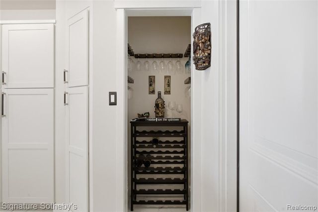 2497 W Walton Boulevard, Waterford, MI 48329