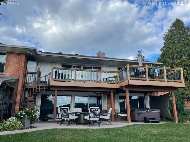 2497 W Walton Boulevard, Waterford, MI 48329