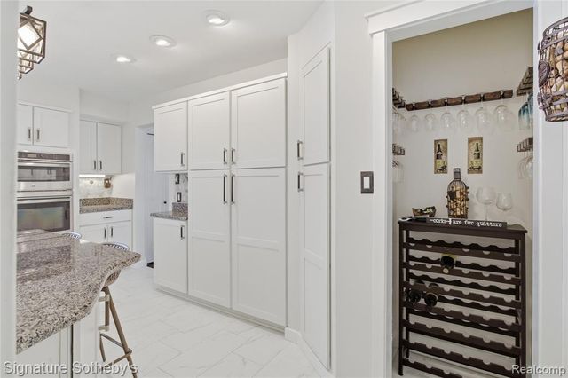 2497 W Walton Boulevard, Waterford, MI 48329